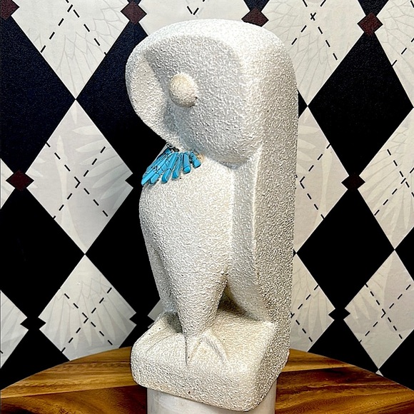 Mid-Century Modern Textured Owl Sculpture with Turquoise Detail – Artisan Style - Picture 5 of 9